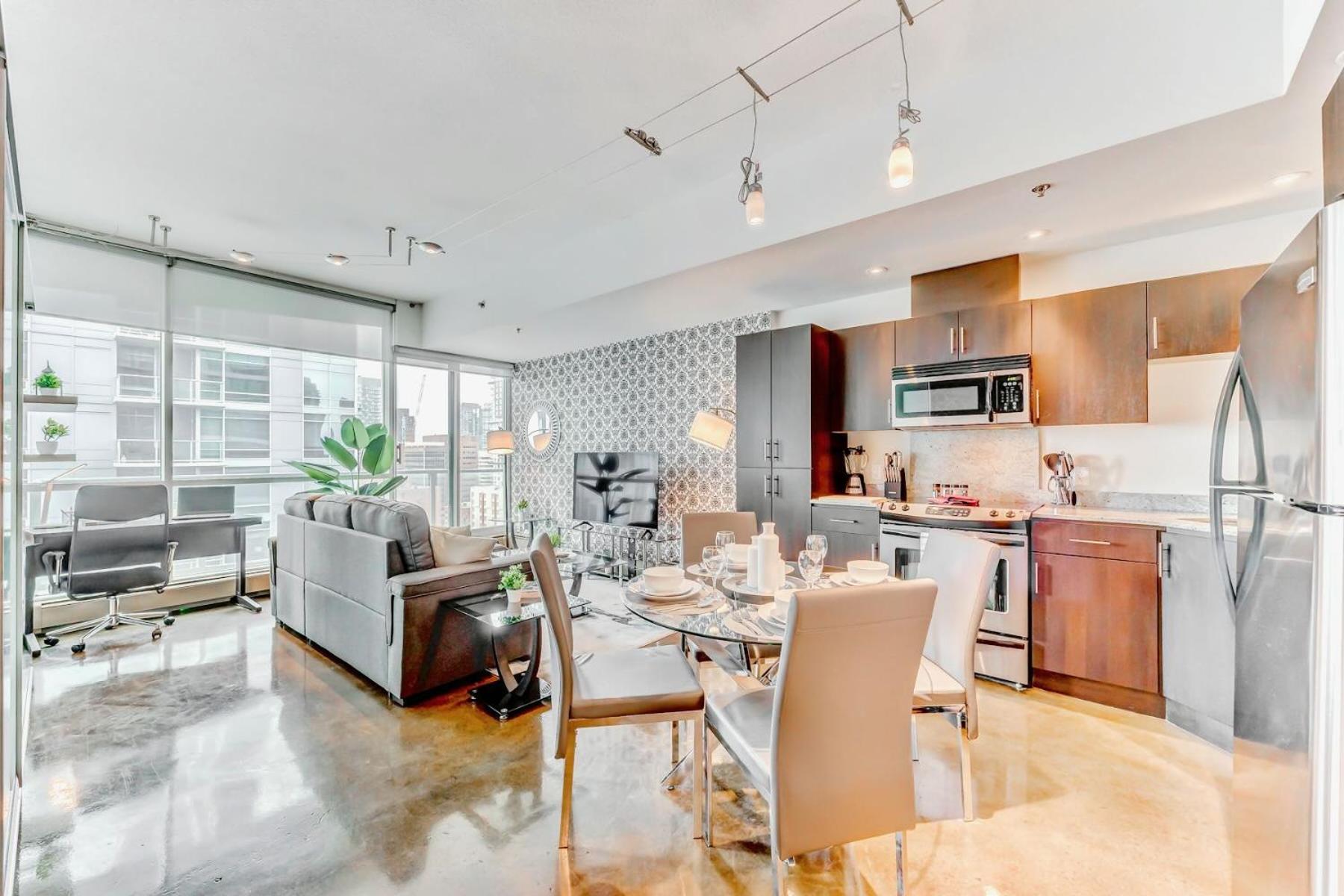 Luxury 2Br Condo - King Bed - Stunning City Views Calgary Extérieur photo