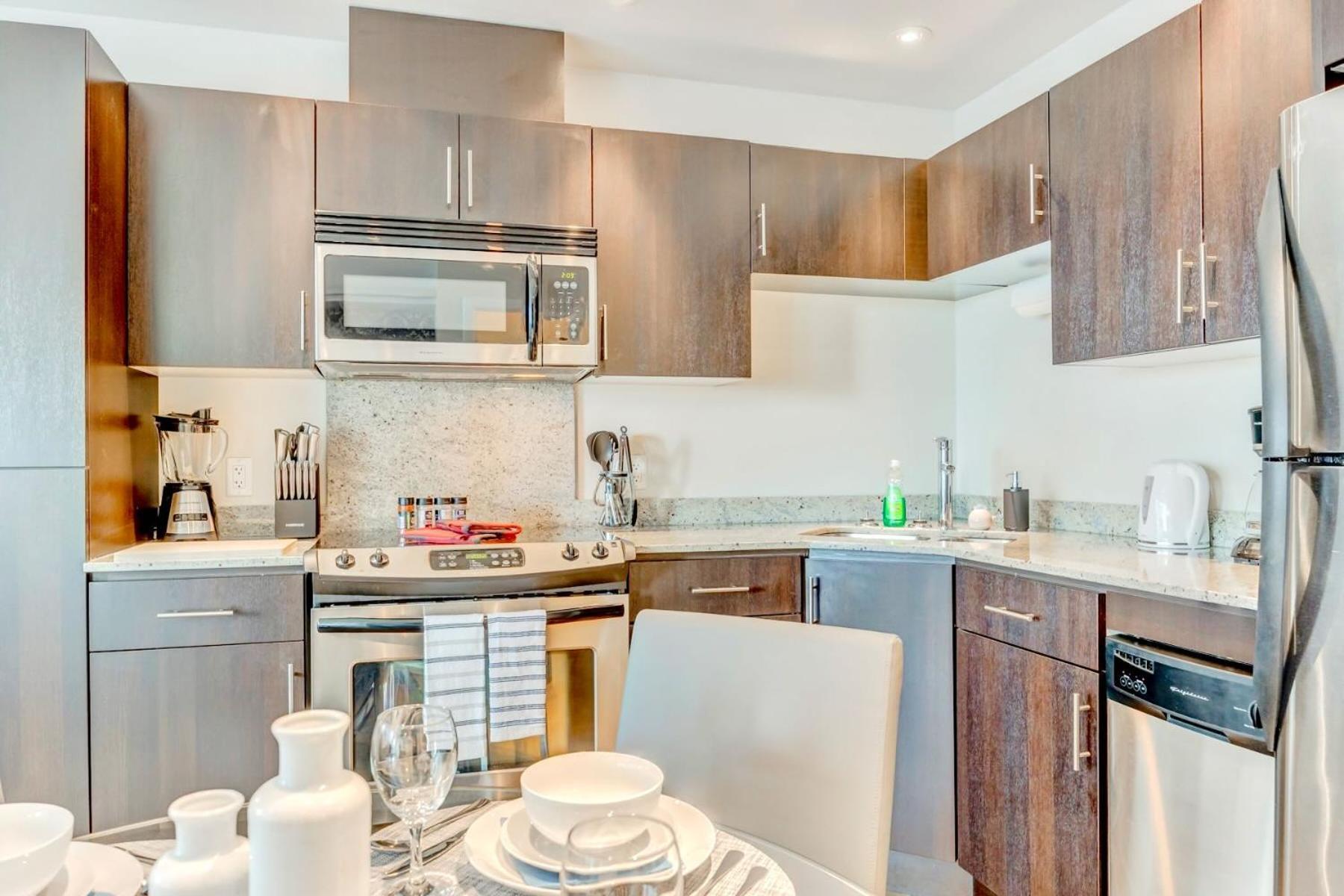 Luxury 2Br Condo - King Bed - Stunning City Views Calgary Extérieur photo