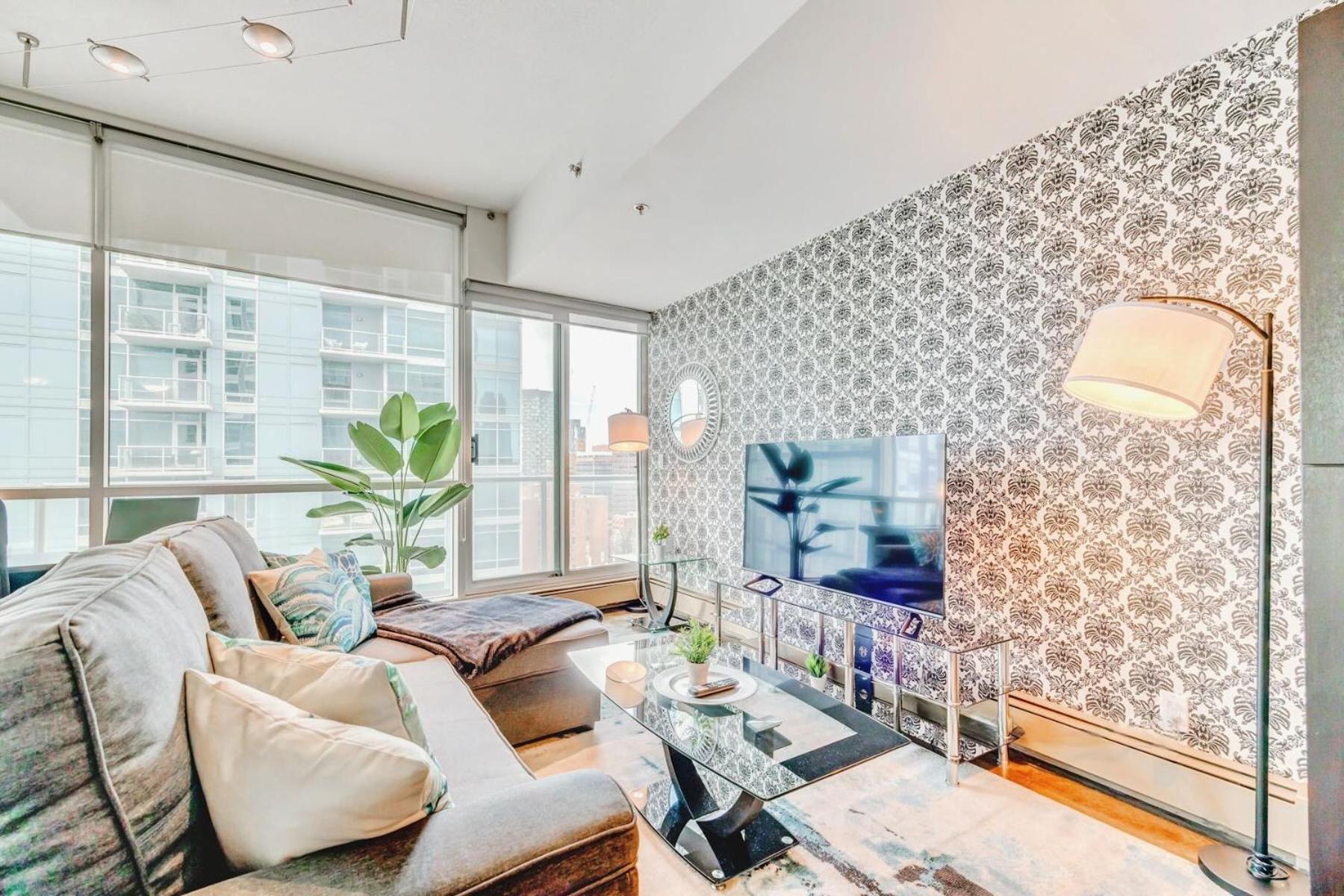 Luxury 2Br Condo - King Bed - Stunning City Views Calgary Extérieur photo